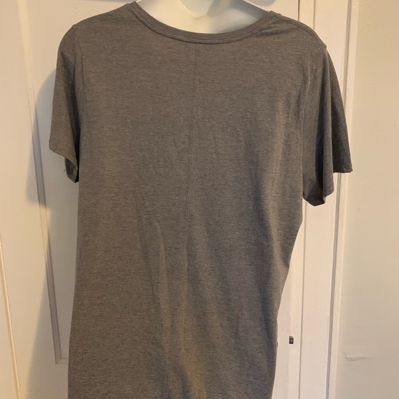 🟤 3/$25 Women’s Tek Gear Short Sleeve Athletic Shirt - Picture 3 of 5